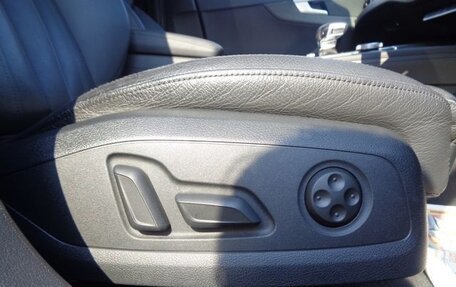 Audi A4, 2017 год, 1 600 000 рублей, 24 фотография