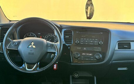 Mitsubishi Outlander III рестайлинг 3, 2016 год, 1 750 000 рублей, 10 фотография