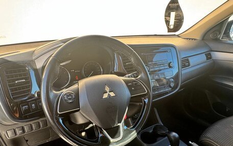 Mitsubishi Outlander III рестайлинг 3, 2016 год, 1 750 000 рублей, 12 фотография