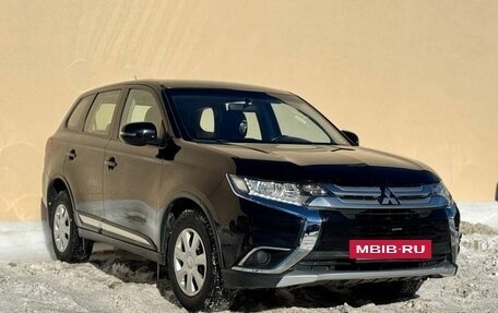 Mitsubishi Outlander III рестайлинг 3, 2016 год, 1 750 000 рублей, 3 фотография