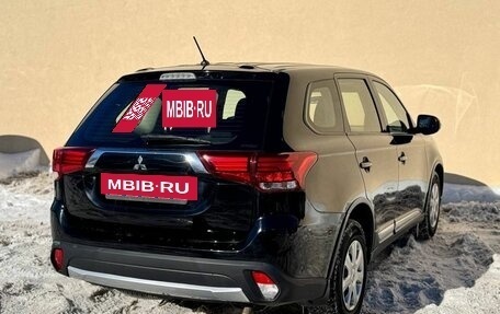 Mitsubishi Outlander III рестайлинг 3, 2016 год, 1 750 000 рублей, 4 фотография