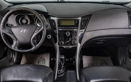 Hyundai Sonata VI, 2010 год, 799 000 рублей, 10 фотография