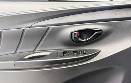 Toyota Yaris XP150 рестайлинг, 2021 год, 1 190 000 рублей, 15 фотография