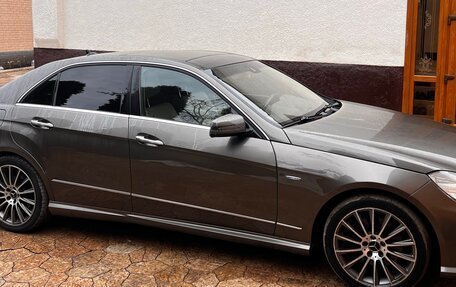 Mercedes-Benz E-Класс, 2011 год, 890 000 рублей, 1 фотография