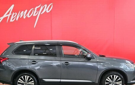 Mitsubishi Outlander III рестайлинг 3, 2019 год, 2 049 000 рублей, 6 фотография