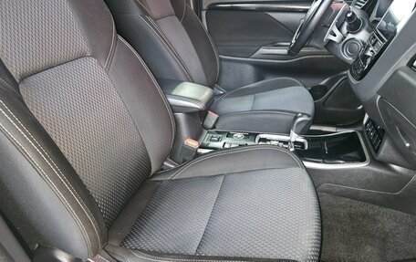 Mitsubishi Outlander III рестайлинг 3, 2019 год, 2 049 000 рублей, 12 фотография