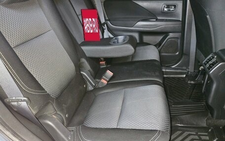 Mitsubishi Outlander III рестайлинг 3, 2019 год, 2 049 000 рублей, 13 фотография