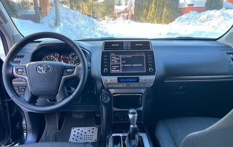 Toyota Land Cruiser Prado 150 рестайлинг 2, 2021 год, 6 450 000 рублей, 8 фотография