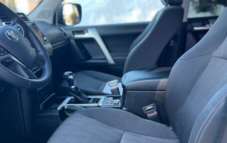 Toyota Land Cruiser Prado 150 рестайлинг 2, 2021 год, 6 450 000 рублей, 7 фотография