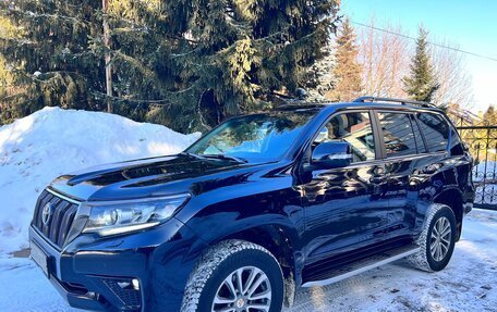 Toyota Land Cruiser Prado 150 рестайлинг 2, 2021 год, 6 450 000 рублей, 2 фотография