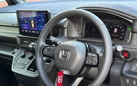 Honda Stepwgn, 2024 год, 3 150 000 рублей, 30 фотография