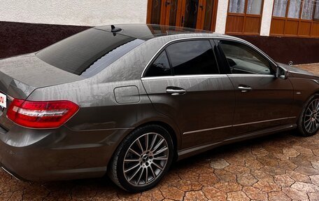 Mercedes-Benz E-Класс, 2011 год, 890 000 рублей, 2 фотография