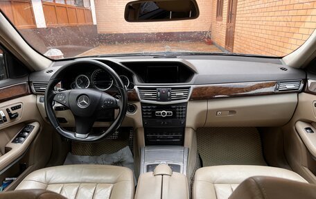 Mercedes-Benz E-Класс, 2011 год, 890 000 рублей, 5 фотография