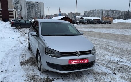 Volkswagen Polo VI (EU Market), 2012 год, 800 000 рублей, 1 фотография