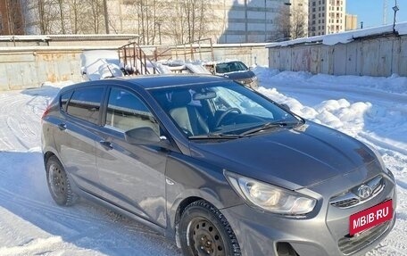 Hyundai Solaris II рестайлинг, 2011 год, 700 000 рублей, 6 фотография