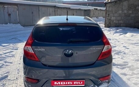 Hyundai Solaris II рестайлинг, 2011 год, 700 000 рублей, 3 фотография