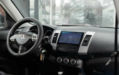 Mitsubishi Outlander III рестайлинг 3, 2011 год, 1 200 000 рублей, 10 фотография