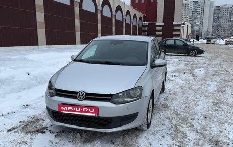 Volkswagen Polo VI (EU Market), 2012 год, 800 000 рублей, 2 фотография