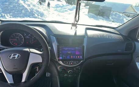 Hyundai Solaris II рестайлинг, 2013 год, 870 000 рублей, 9 фотография