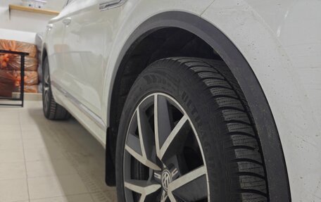 Volkswagen Touareg III, 2019 год, 5 900 000 рублей, 4 фотография