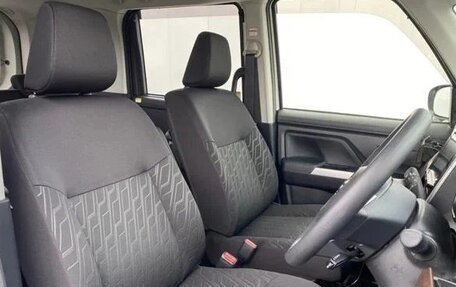 Toyota Roomy I, 2021 год, 980 000 рублей, 11 фотография