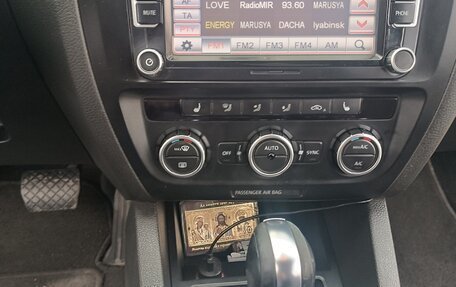 Volkswagen Jetta VI, 2012 год, 930 000 рублей, 19 фотография