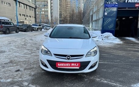 Opel Astra J, 2014 год, 815 000 рублей, 2 фотография