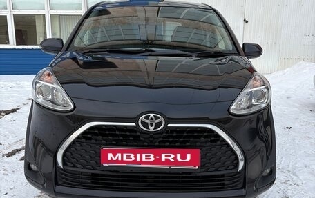 Toyota Sienta II, 2020 год, 1 350 000 рублей, 3 фотография