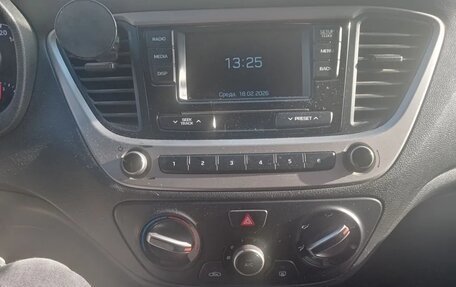 Hyundai Solaris II рестайлинг, 2018 год, 680 000 рублей, 6 фотография