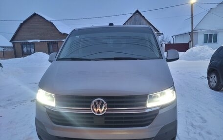 Volkswagen Caravelle T6 рестайлинг, 2021 год, 6 000 000 рублей, 1 фотография