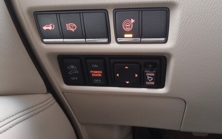 Nissan Patrol, 2011 год, 1 800 000 рублей, 9 фотография