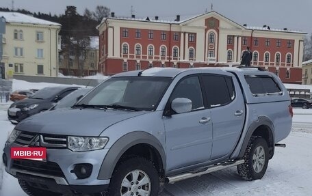 Mitsubishi L200 IV рестайлинг, 2013 год, 1 840 000 рублей, 2 фотография