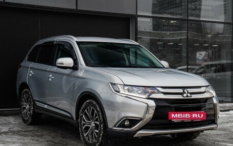 Mitsubishi Outlander III рестайлинг 3, 2018 год, 2 090 000 рублей, 3 фотография