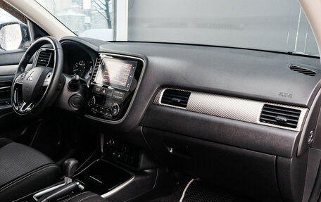 Mitsubishi Outlander III рестайлинг 3, 2018 год, 2 090 000 рублей, 9 фотография