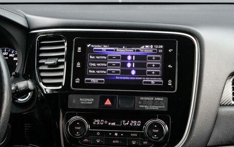 Mitsubishi Outlander III рестайлинг 3, 2018 год, 2 090 000 рублей, 12 фотография