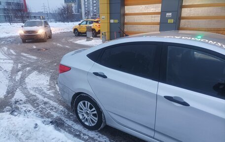 Hyundai Solaris II рестайлинг, 2013 год, 720 000 рублей, 4 фотография