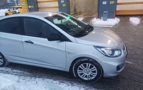 Hyundai Solaris II рестайлинг, 2013 год, 720 000 рублей, 5 фотография