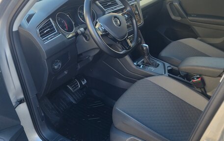 Volkswagen Tiguan II, 2020 год, 2 740 000 рублей, 17 фотография