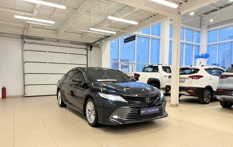 Toyota Camry, 2018 год, 3 299 900 рублей, 8 фотография