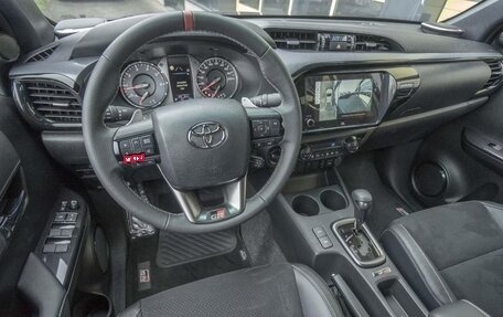 Toyota Hilux VIII, 2025 год, 8 368 800 рублей, 6 фотография