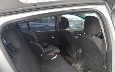 Renault Sandero II рестайлинг, 2016 год, 900 000 рублей, 3 фотография