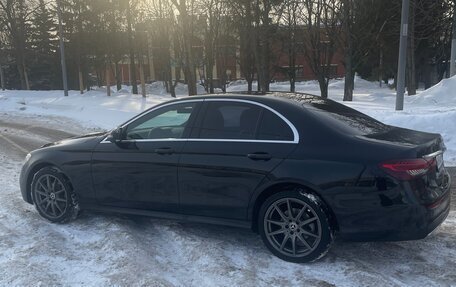Mercedes-Benz E-Класс, 2021 год, 3 100 000 рублей, 3 фотография