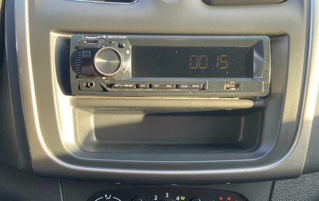 Renault Logan II, 2019 год, 749 000 рублей, 7 фотография