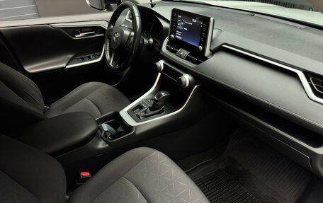 Toyota RAV4, 2021 год, 3 480 000 рублей, 10 фотография