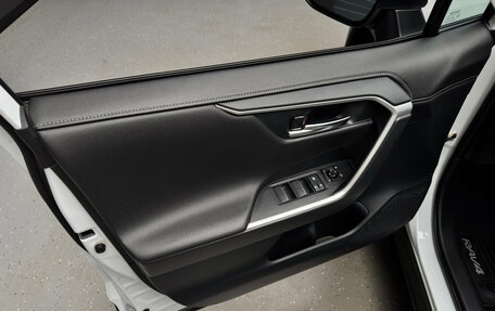 Toyota RAV4, 2021 год, 3 480 000 рублей, 15 фотография