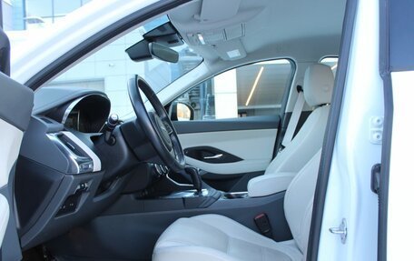 Jaguar E-Pace, 2020 год, 3 000 000 рублей, 11 фотография