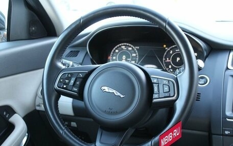 Jaguar E-Pace, 2020 год, 3 000 000 рублей, 14 фотография