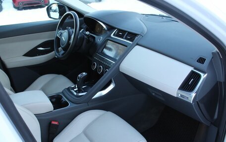 Jaguar E-Pace, 2020 год, 3 000 000 рублей, 26 фотография