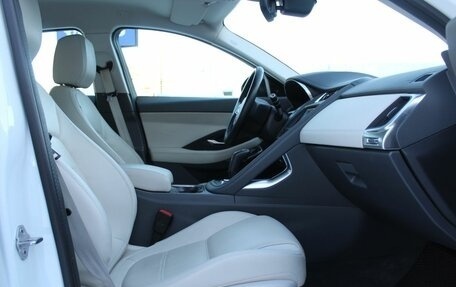 Jaguar E-Pace, 2020 год, 3 000 000 рублей, 27 фотография