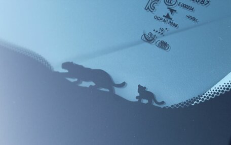 Jaguar E-Pace, 2020 год, 3 000 000 рублей, 34 фотография